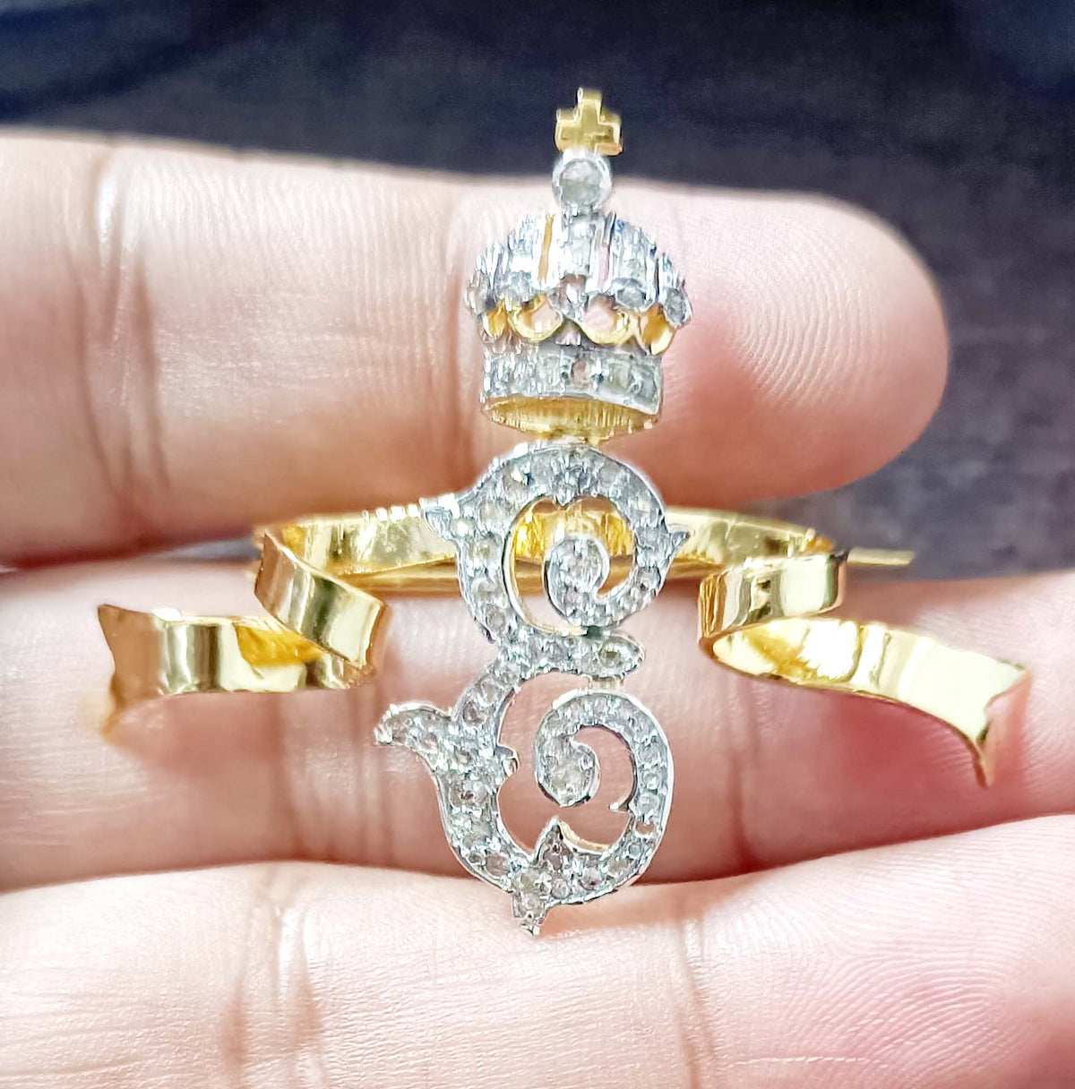 Stylish Cubic Zircon Silver Brooch for Formal & Festive Wear