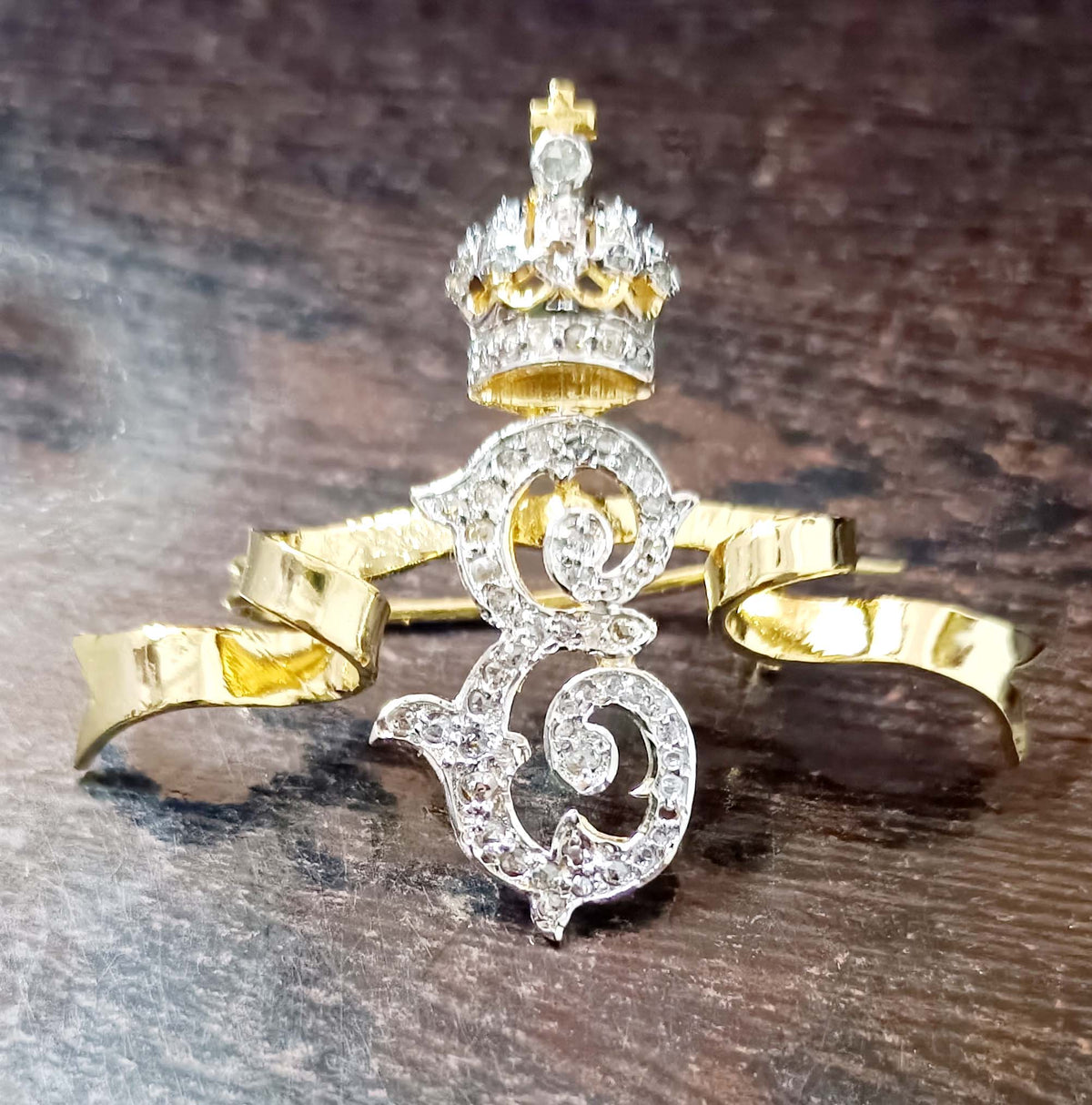 Stylish Cubic Zircon Silver Brooch for Formal & Festive Wear