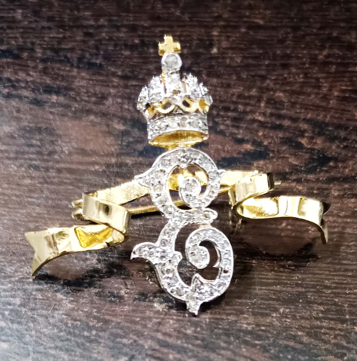 Stylish Cubic Zircon Silver Brooch for Formal & Festive Wear